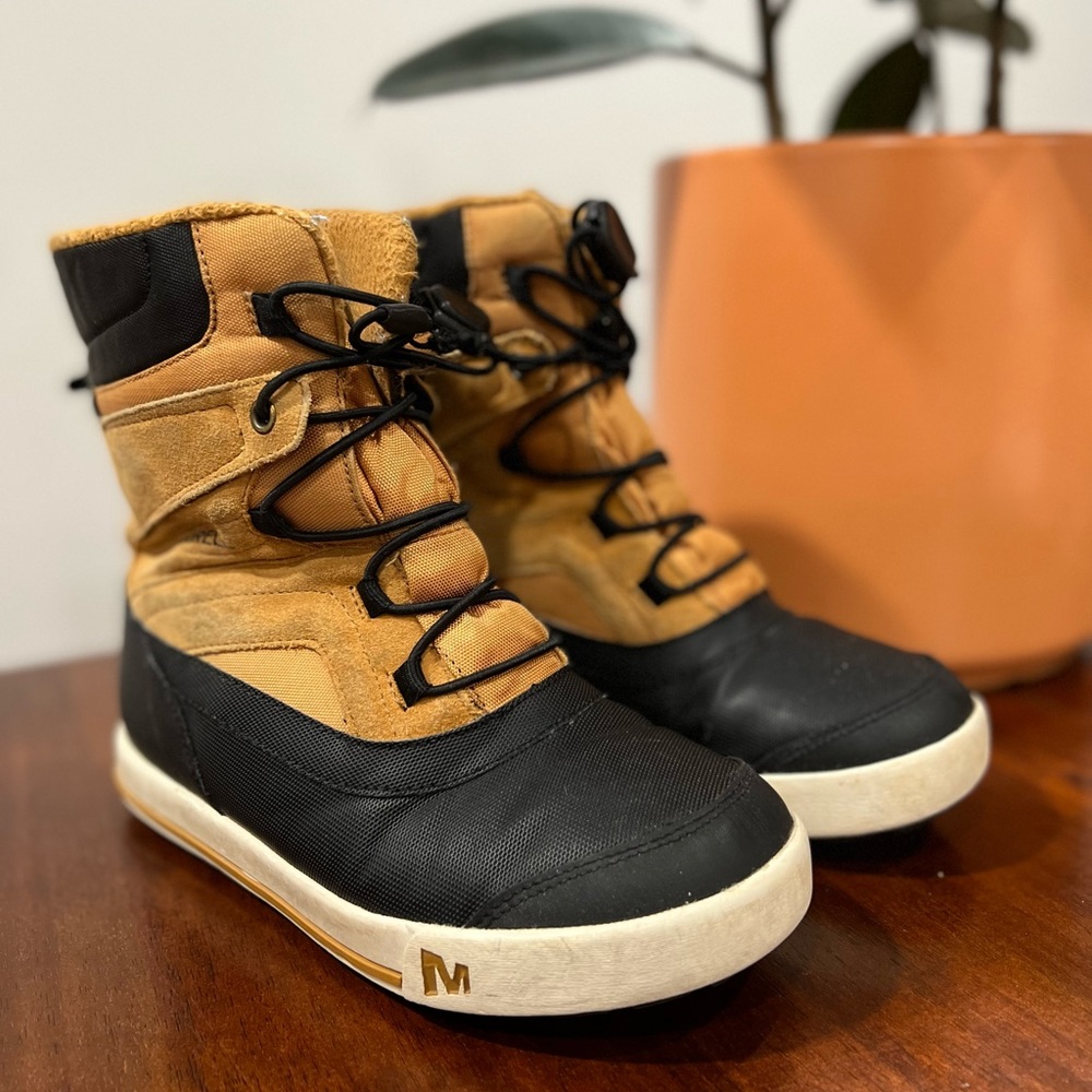 Merrell Winter Boots. Size 2 (Big Kid)
